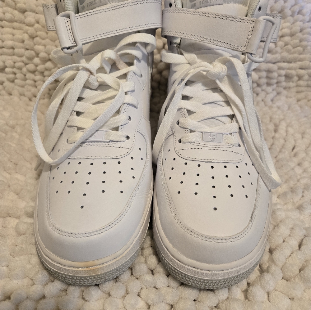 Size 12 - Nike Air Force 1 '07 Mid White Silver - Picture 4 of 11